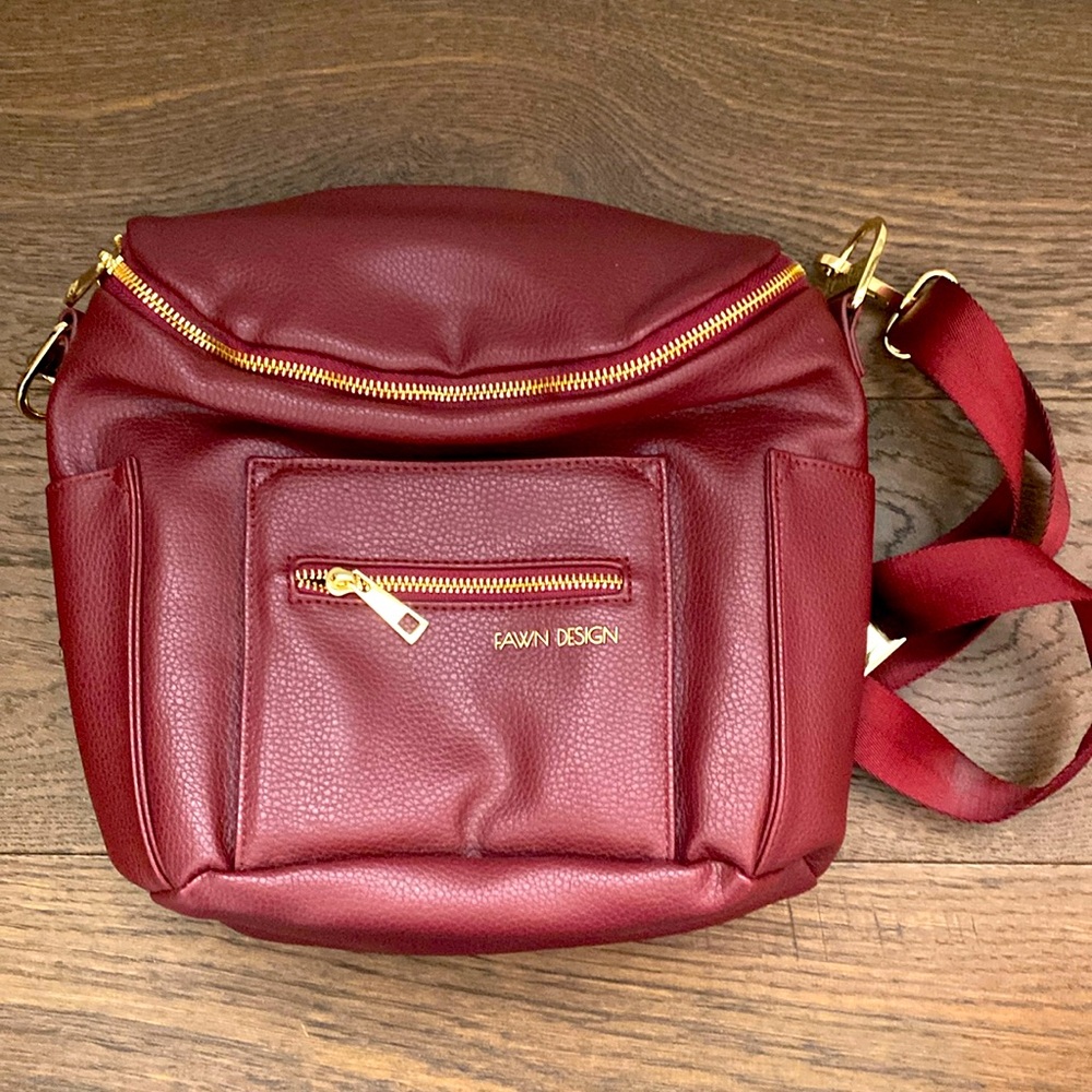 Fawn mini in burgundy. Brand new!